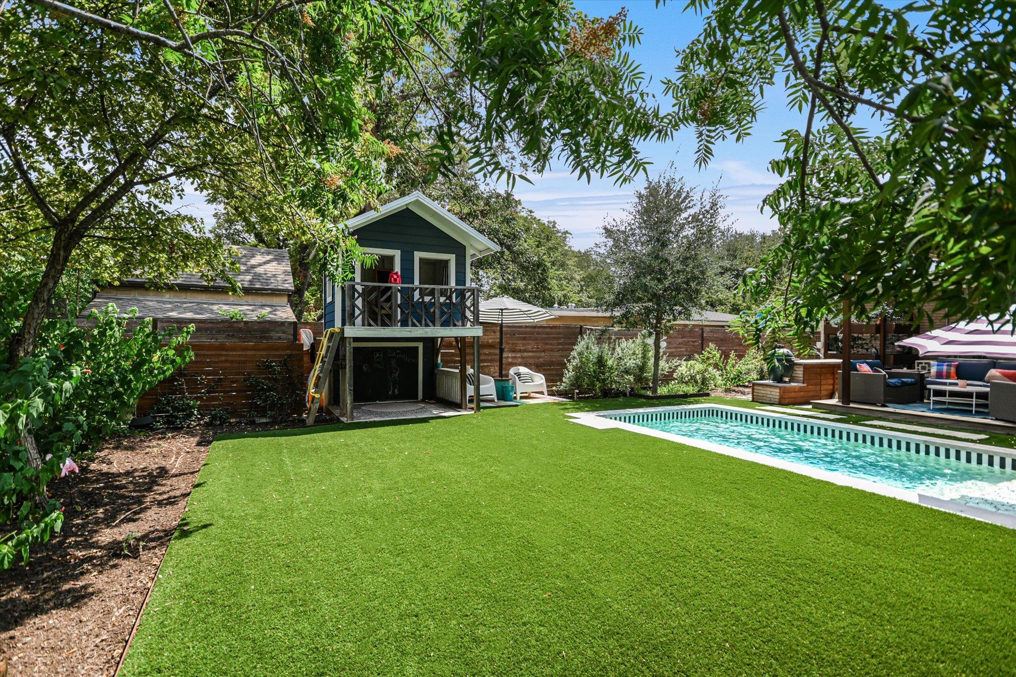 1600 Larkwood DR