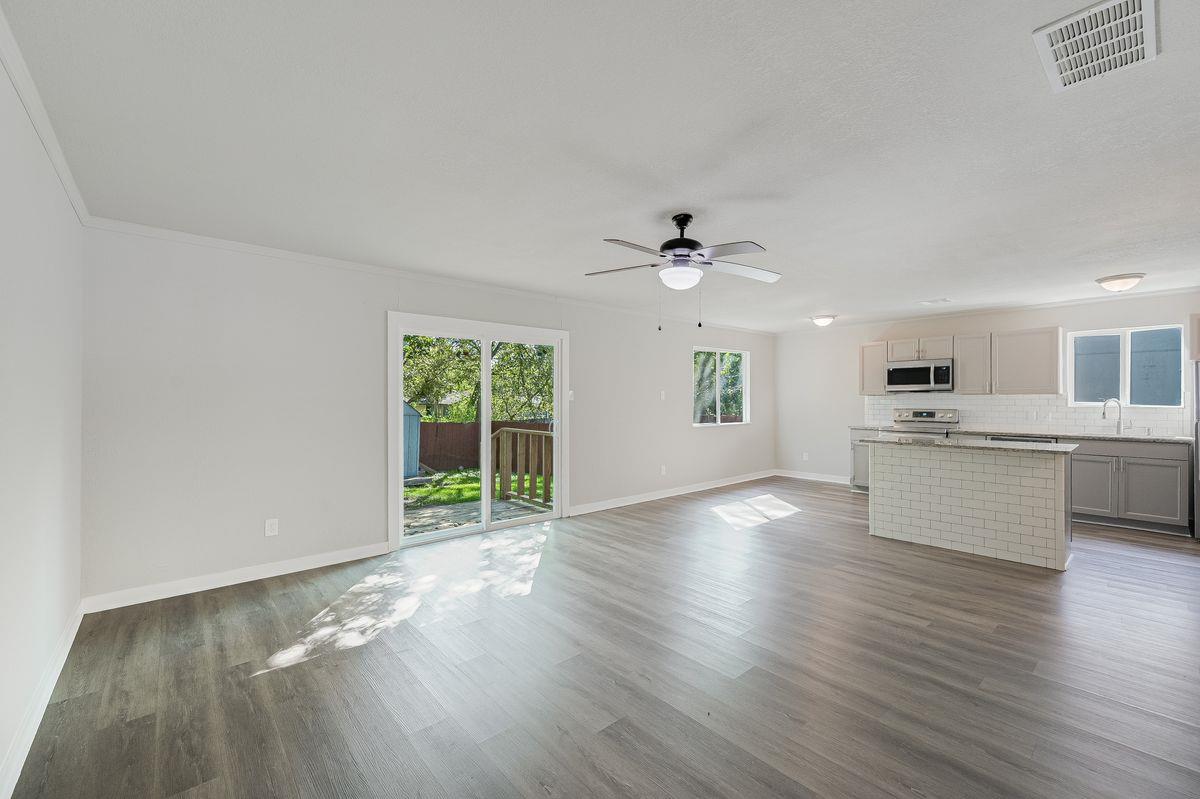 5007 Pepper LN