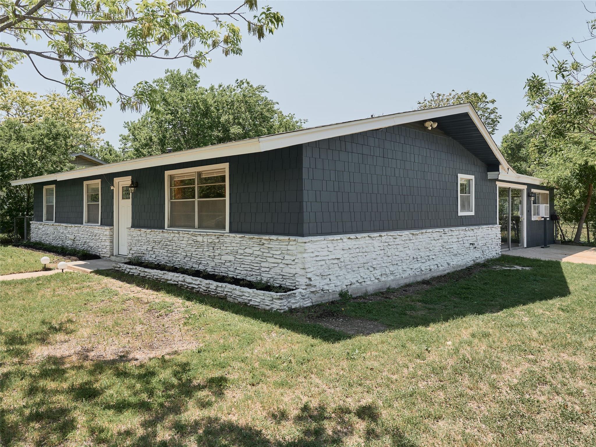 7706 Delafield LN