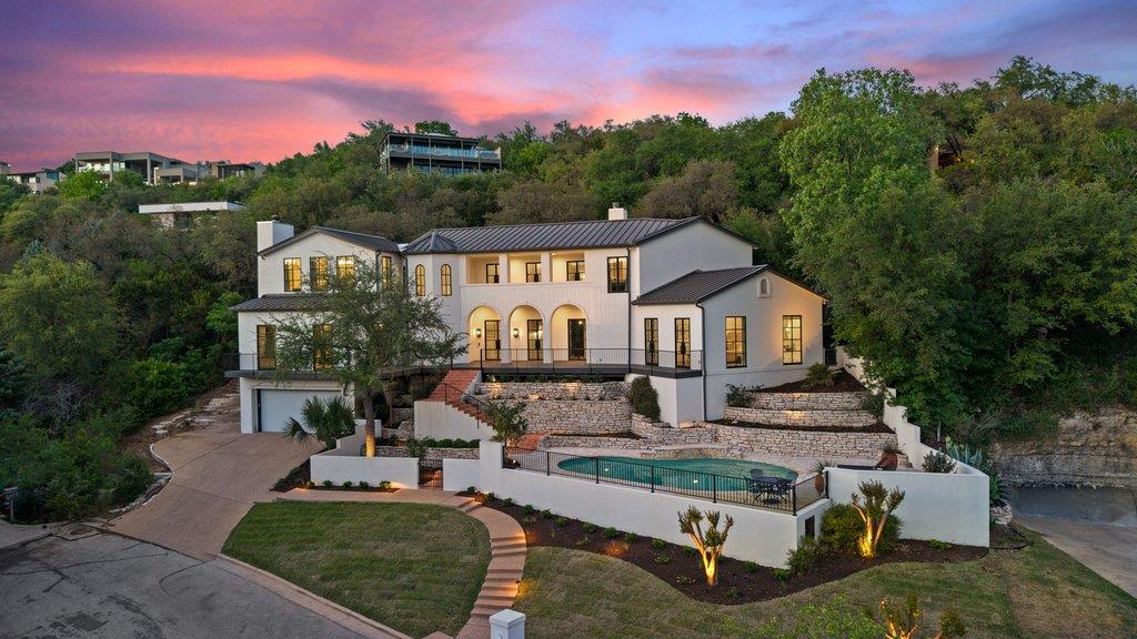 3913 Bonnell DR