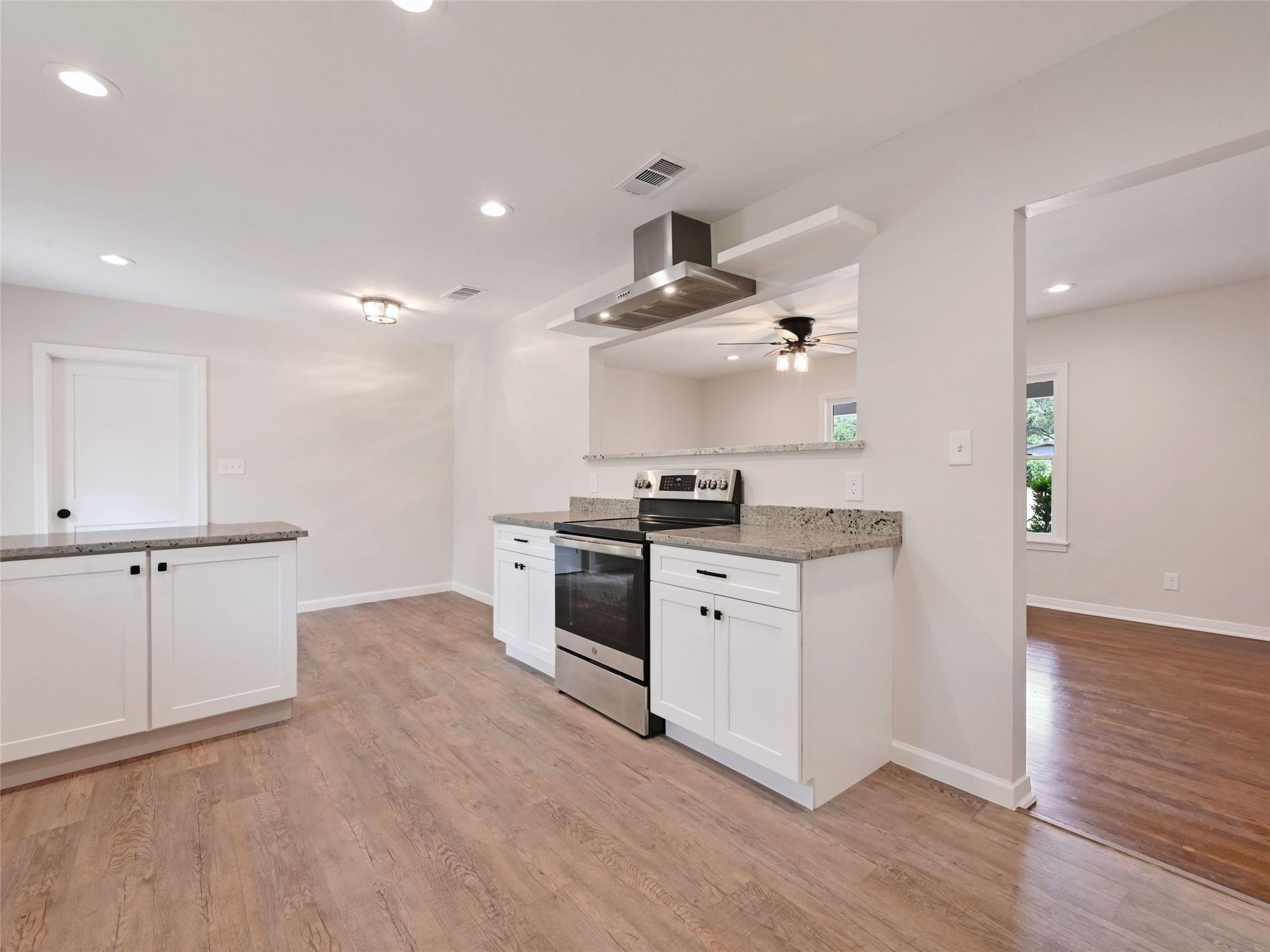 7611 Oak Hedge PL