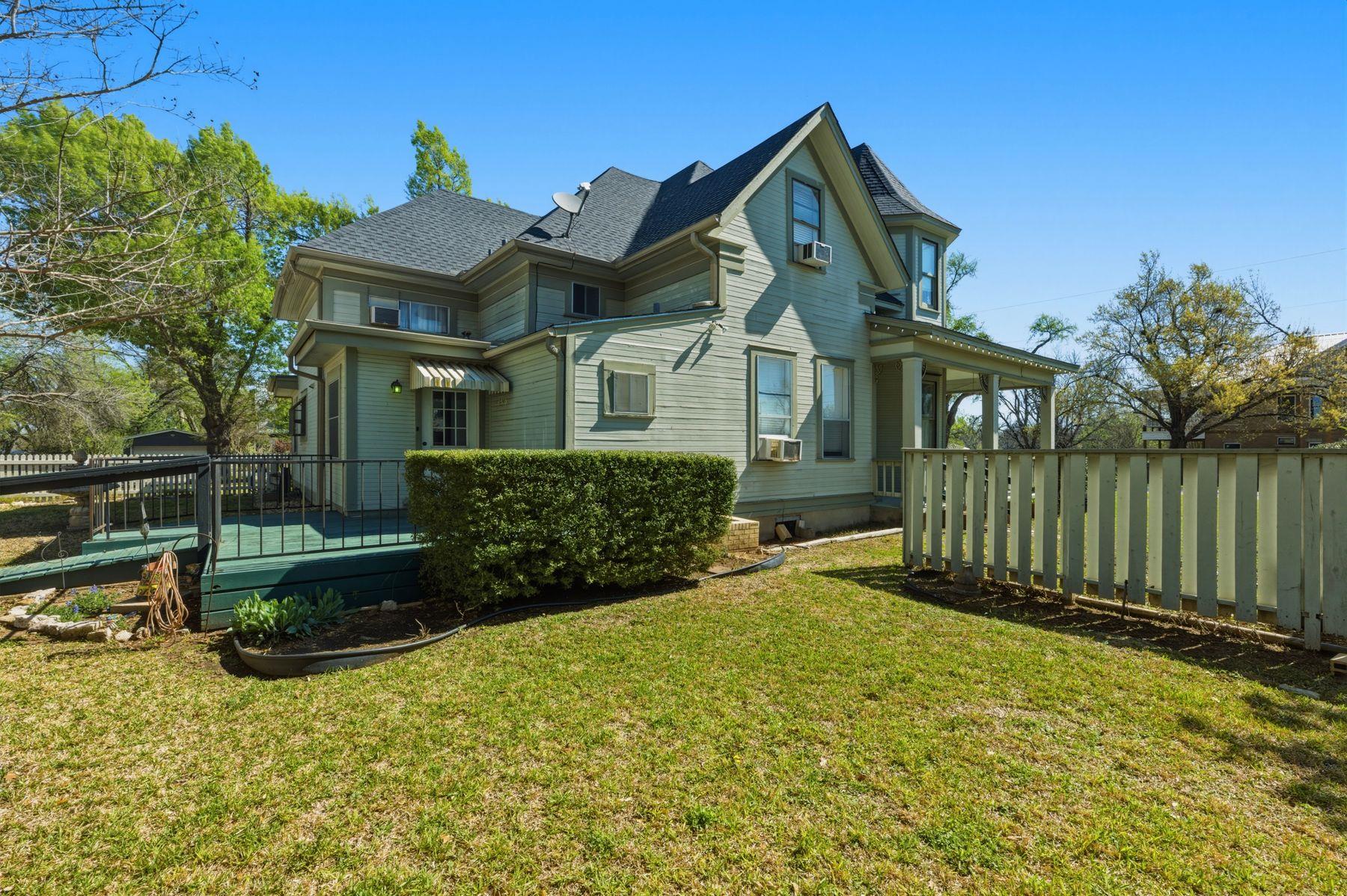 100 W 11th ST