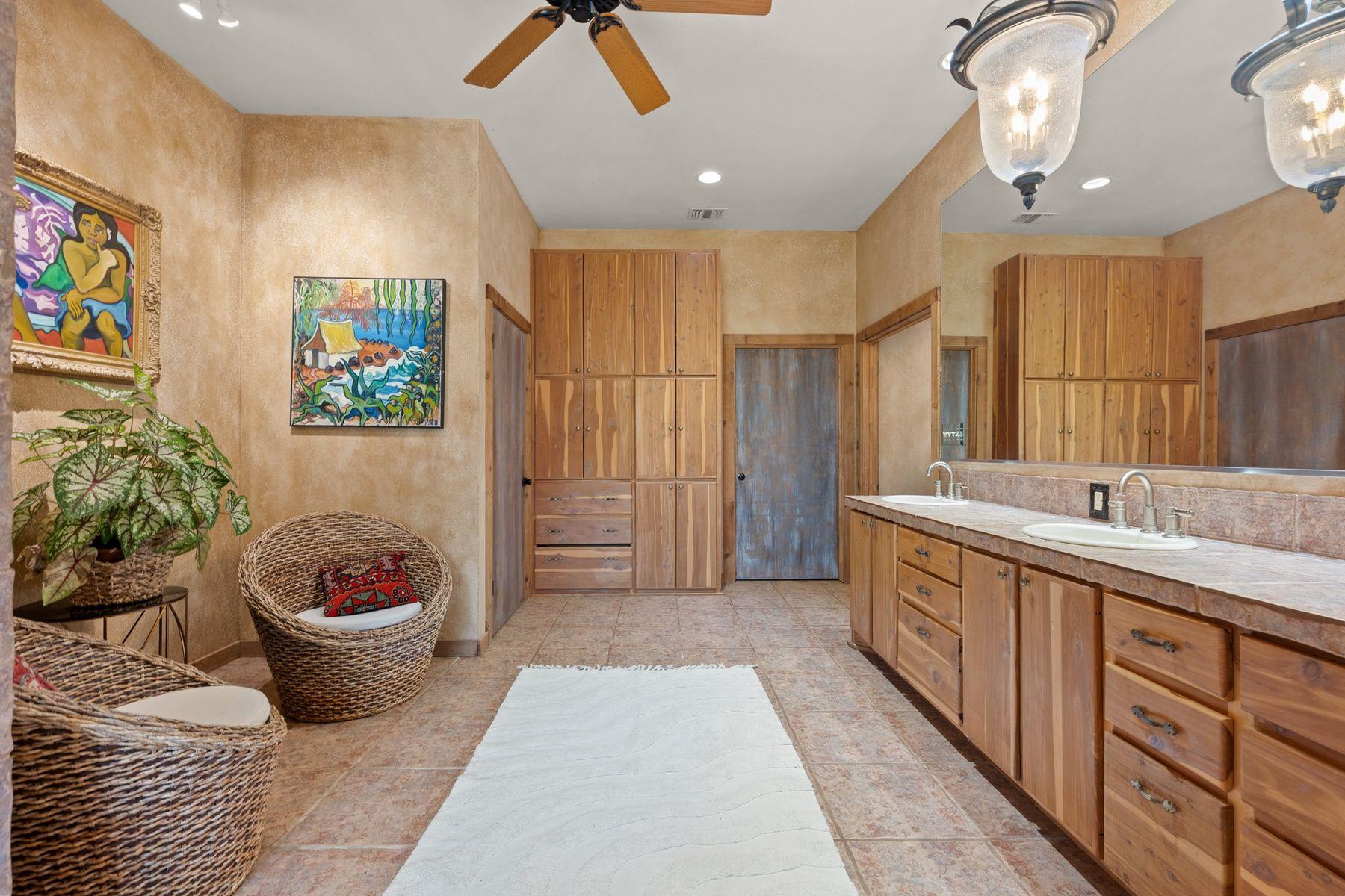 3911 Lago Vista DR