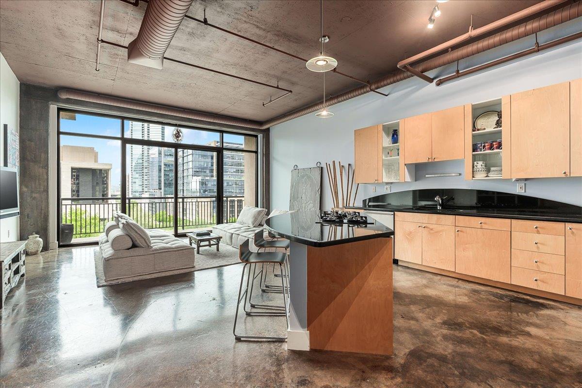 311 W 5TH ST # 703