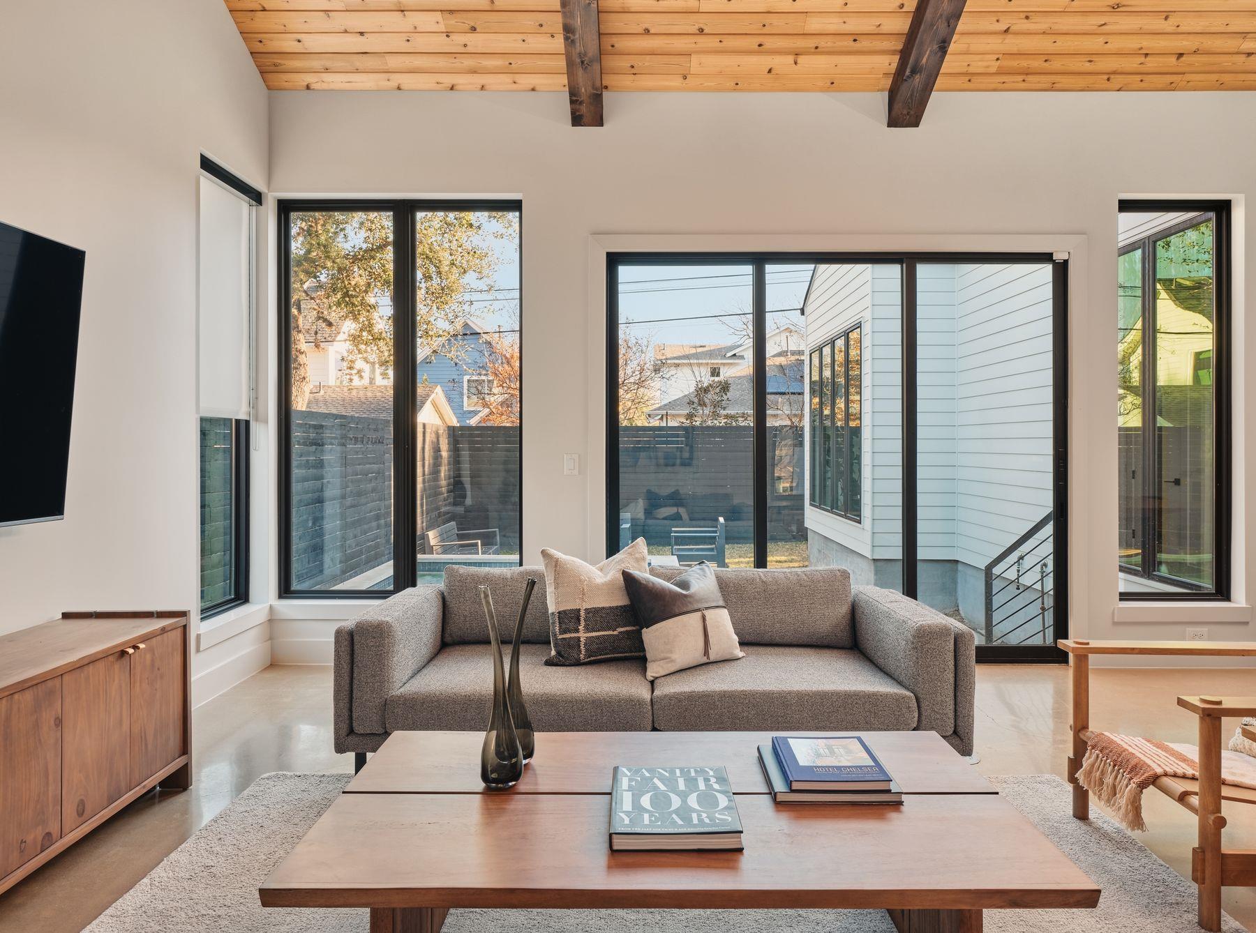208 El Paso ST
