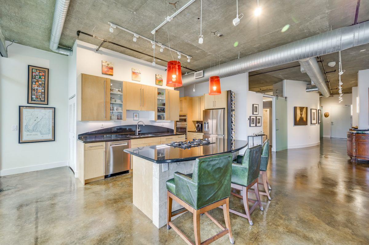 311 W 5th ST # 1002