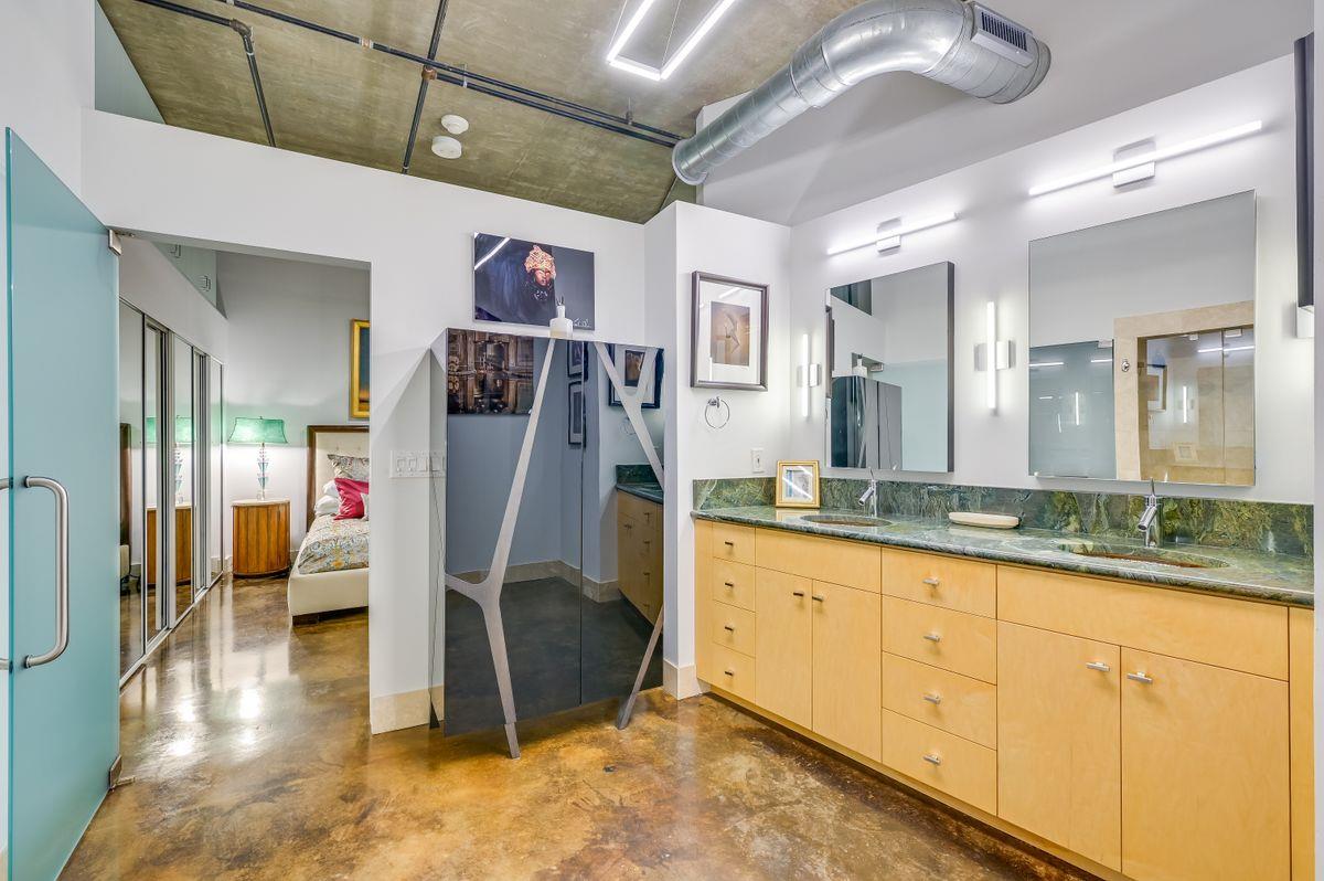 311 W 5th ST # 1002