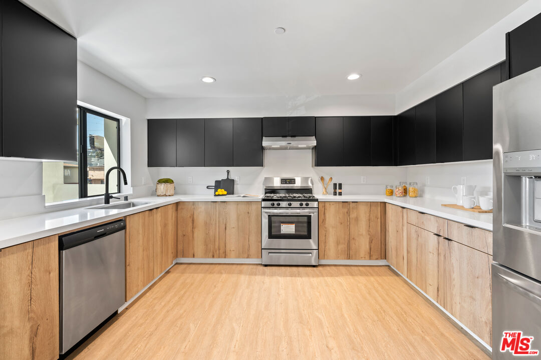 1624 N Normandie Ave Unit: B