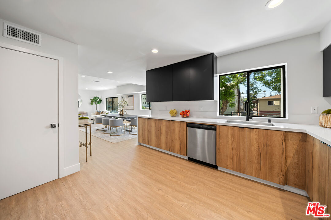1624 N Normandie Ave Unit: B