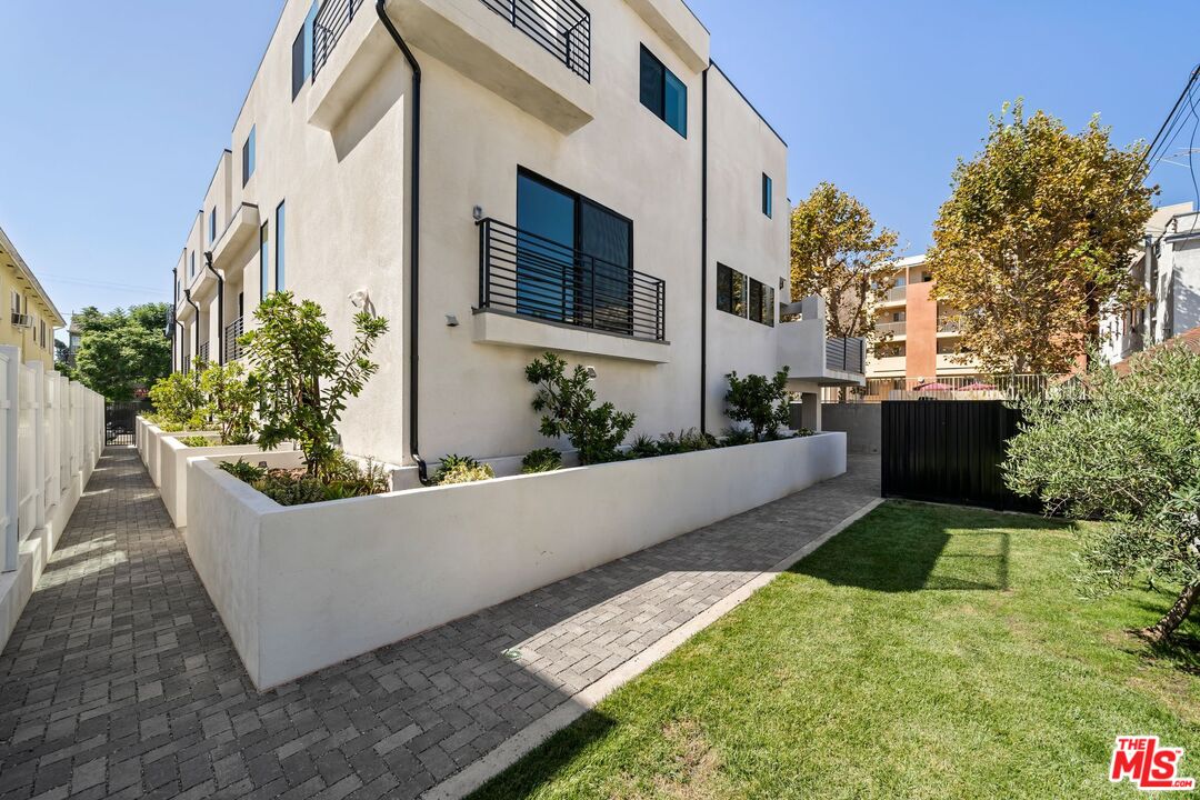 1624 N Normandie Ave Unit: B
