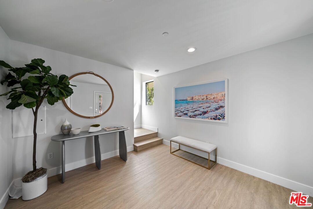 1624 N Normandie Ave Unit: B