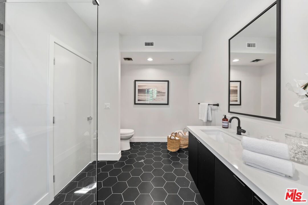 1624 N Normandie Ave Unit: B