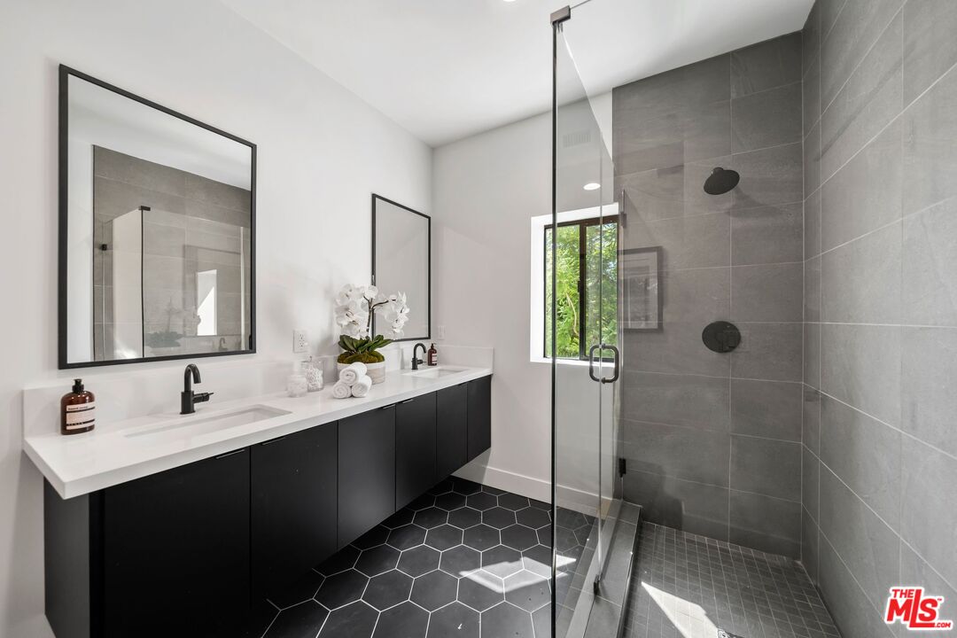 1624 N Normandie Ave Unit: B