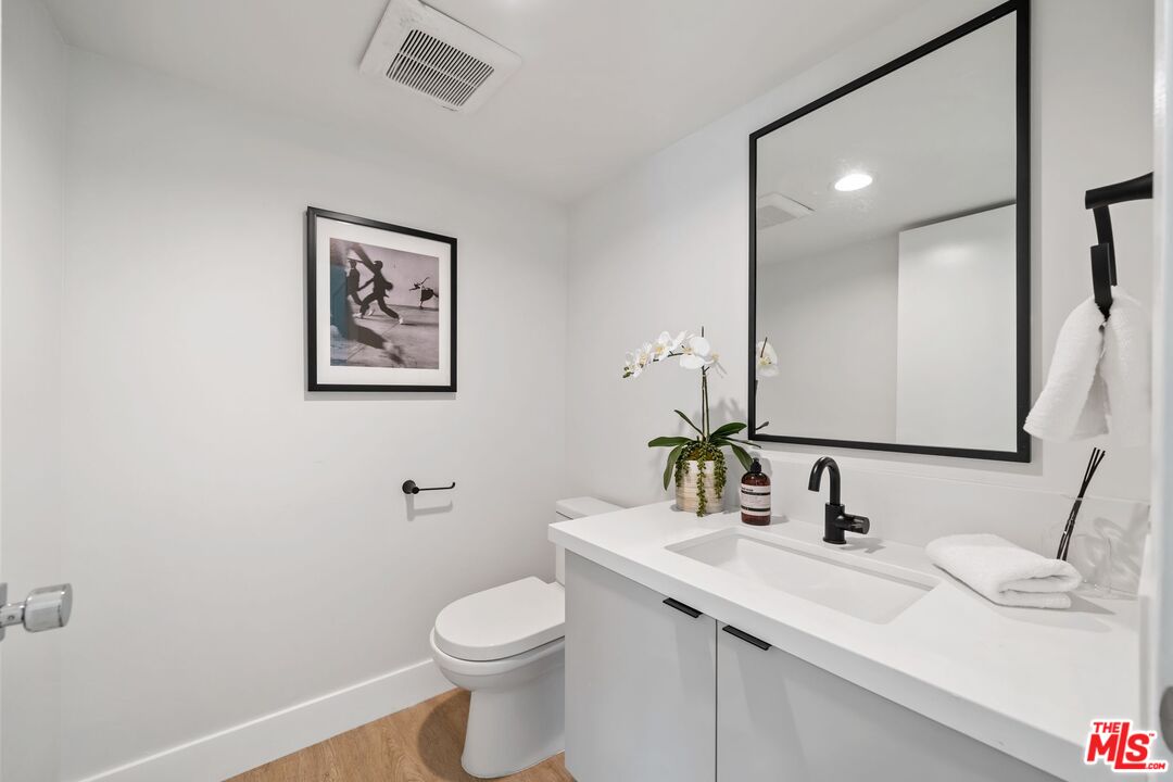1624 N Normandie Ave Unit: B