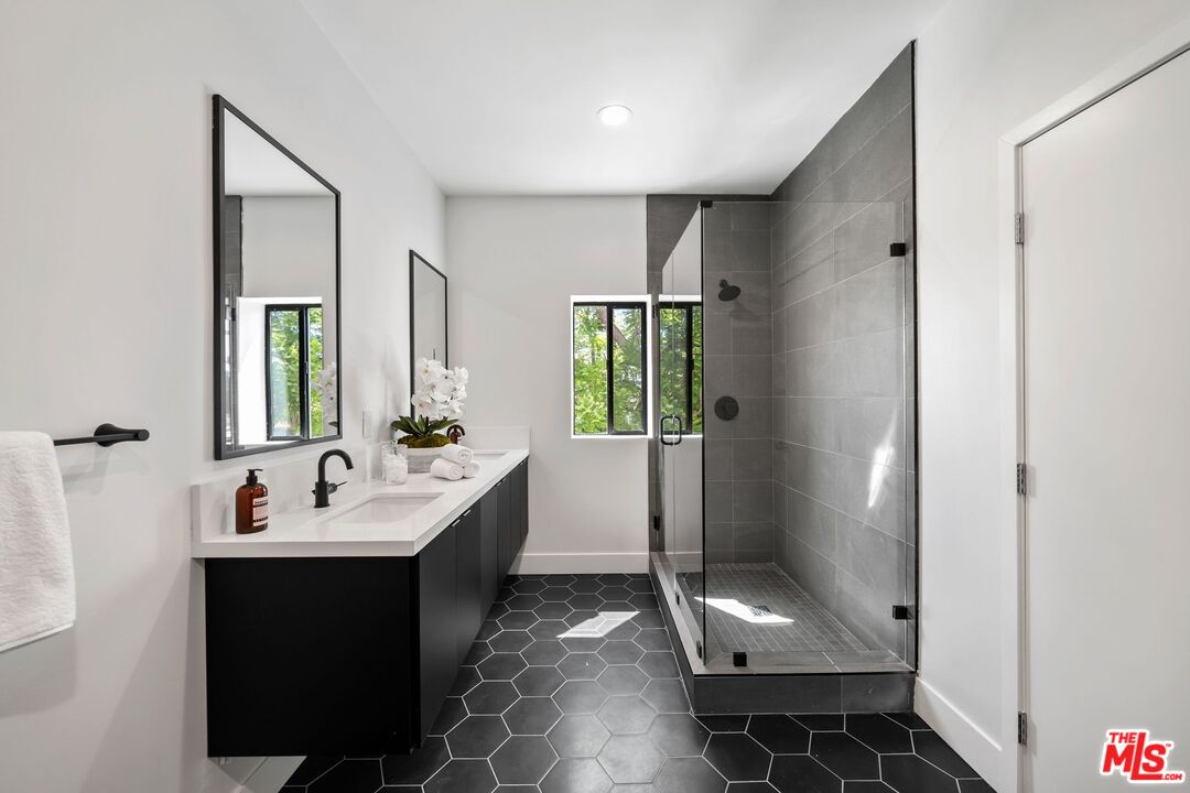 1624 N Normandie Ave Unit: B