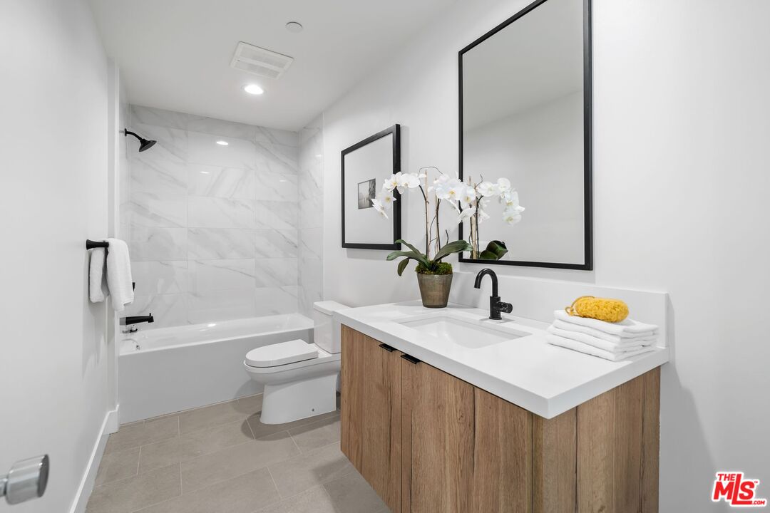1624 N Normandie Ave Unit: B