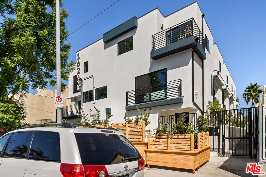 1624 N Normandie Ave Unit: B