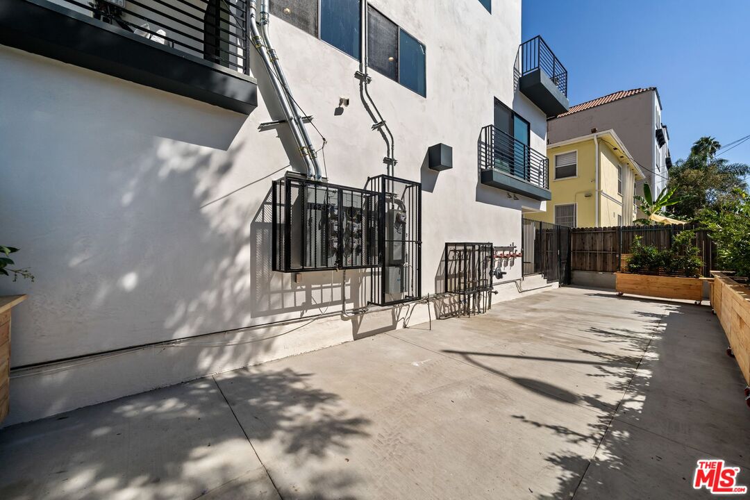 1624 N Normandie Ave Unit: B