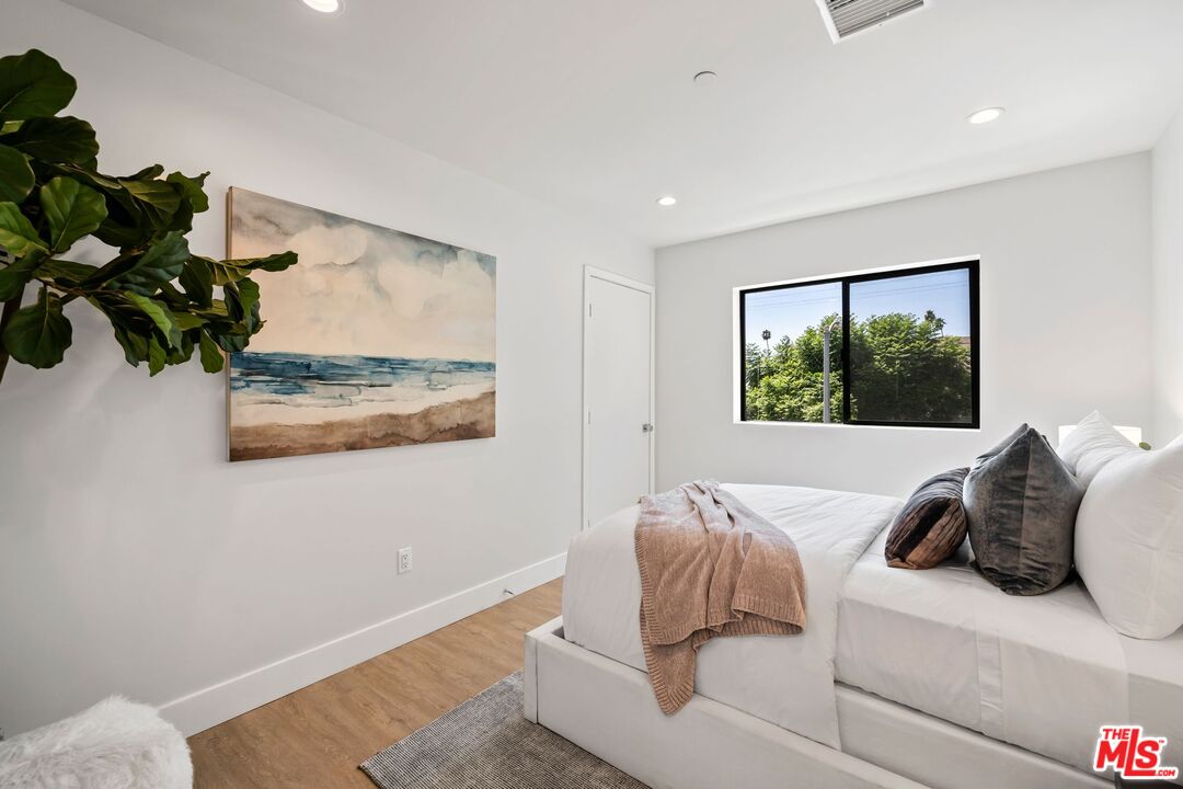 1624 N Normandie Ave Unit: B