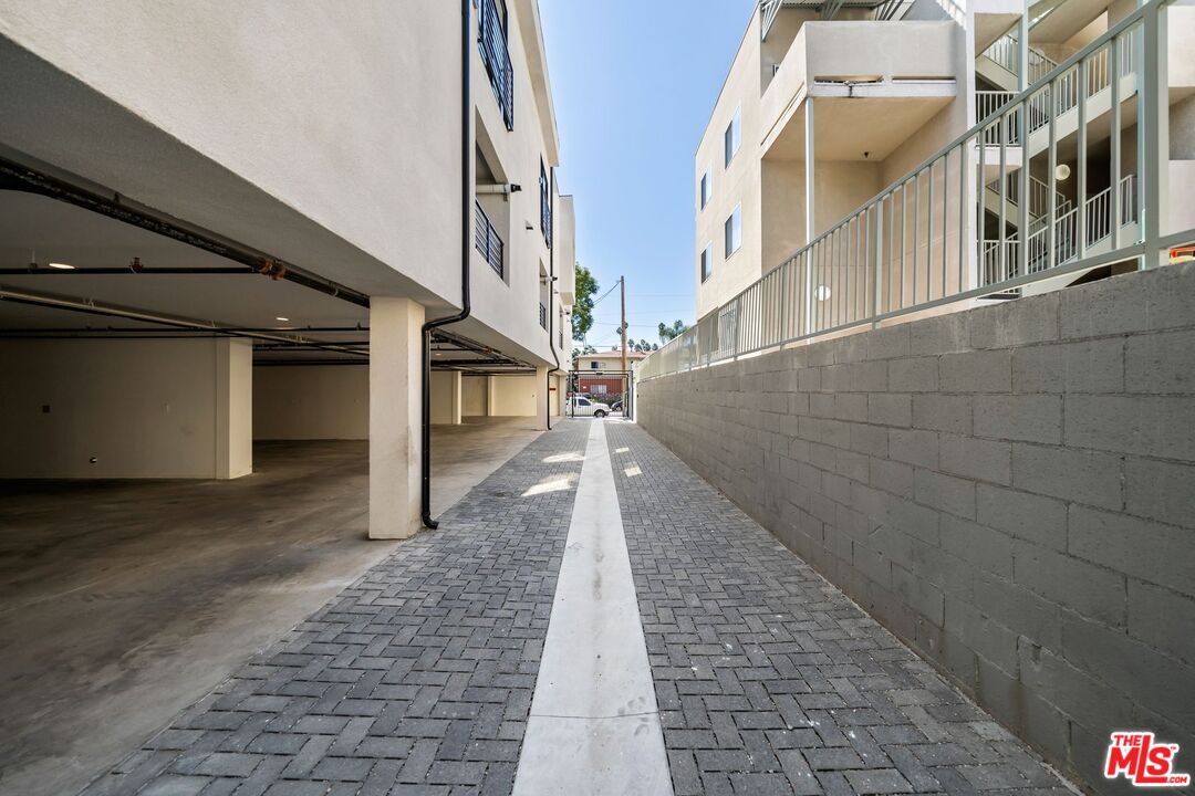 1624 N Normandie Ave Unit: B