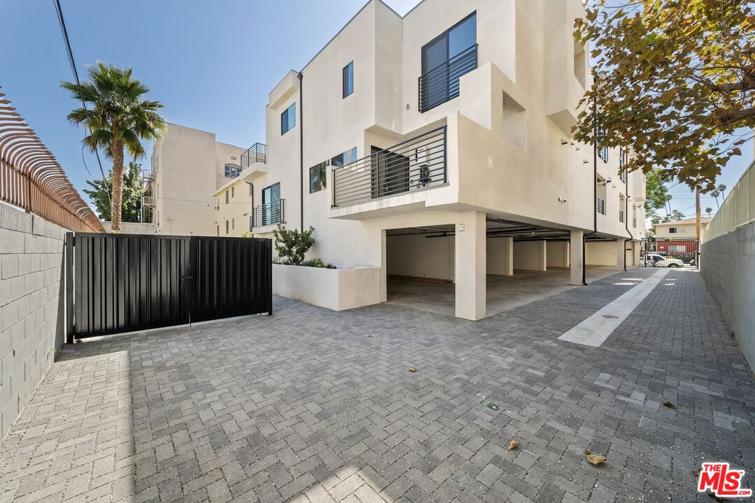 1624 N Normandie Ave Unit: B