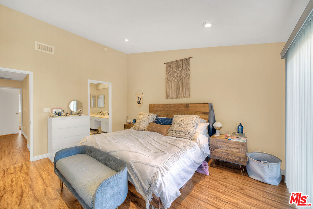 5624 Las Virgenes Rd Unit: 19