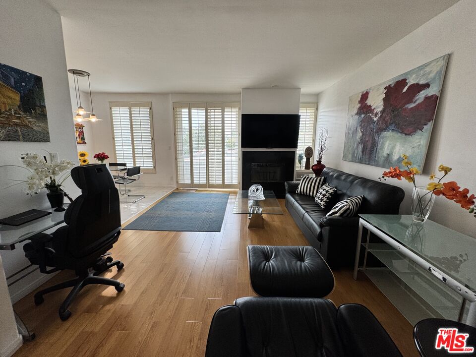 1002 S Burnside Ave Unit: 204