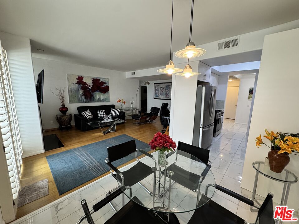 1002 S Burnside Ave Unit: 204