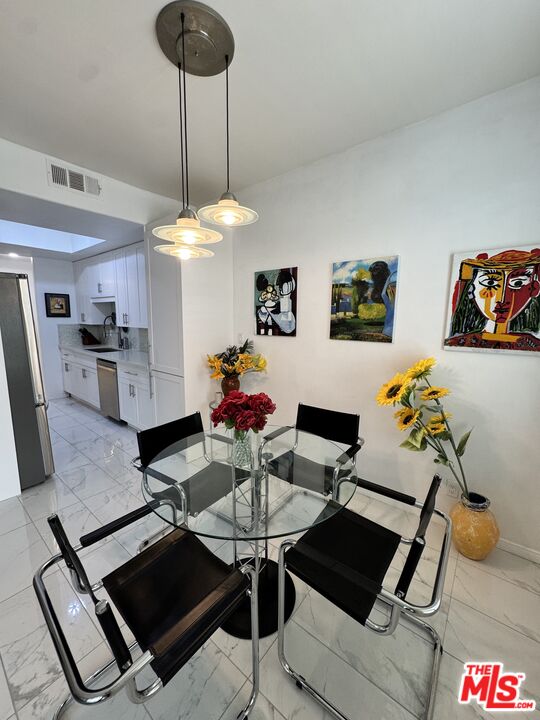 1002 S Burnside Ave Unit: 204