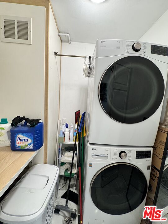 1002 S Burnside Ave Unit: 204