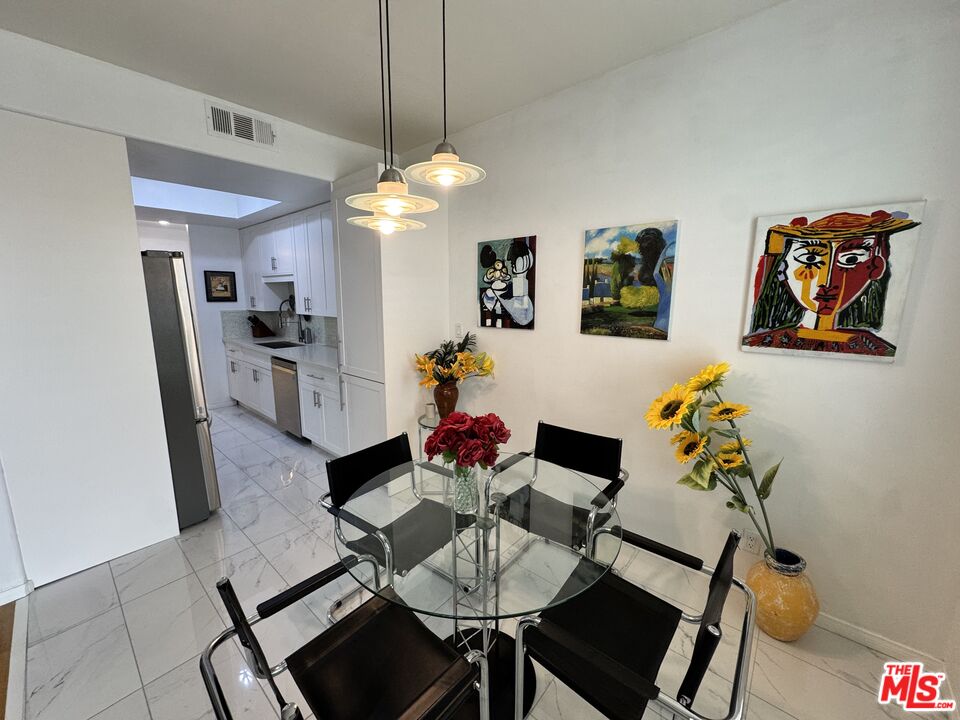 1002 S Burnside Ave Unit: 204