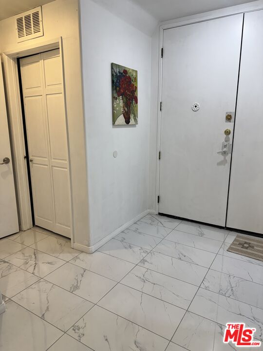 1002 S Burnside Ave Unit: 204