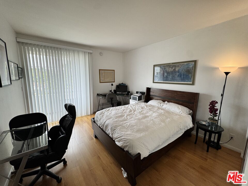 1002 S Burnside Ave Unit: 204