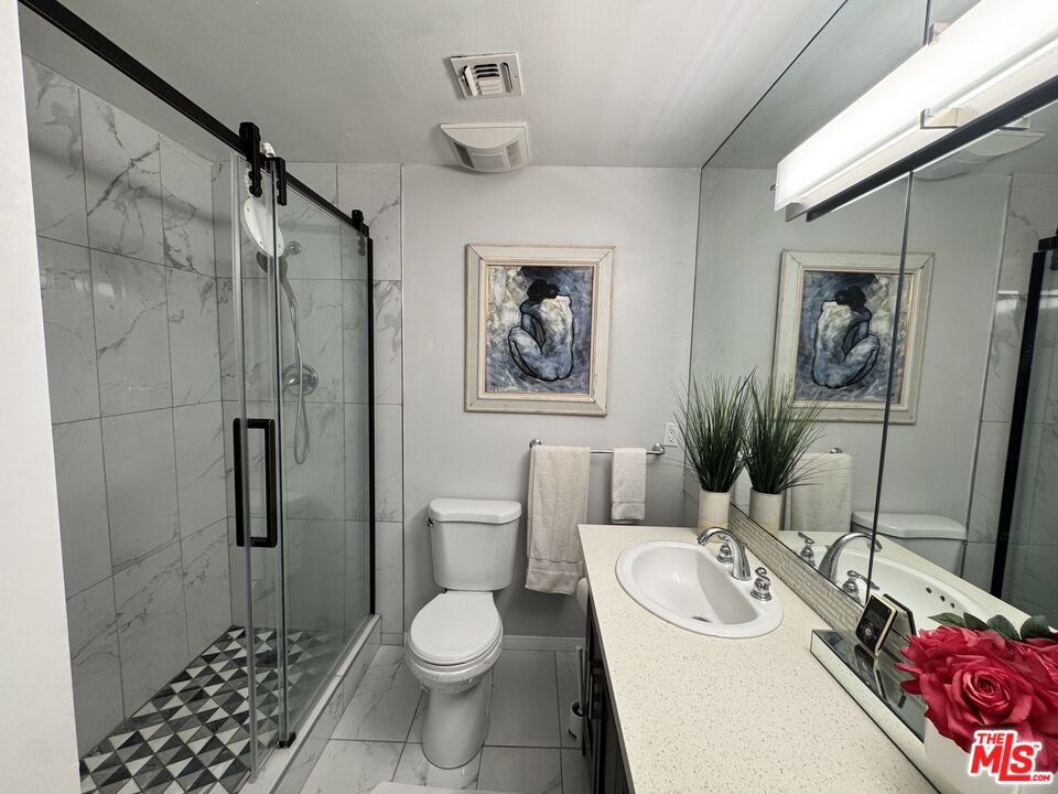 1002 S Burnside Ave Unit: 204