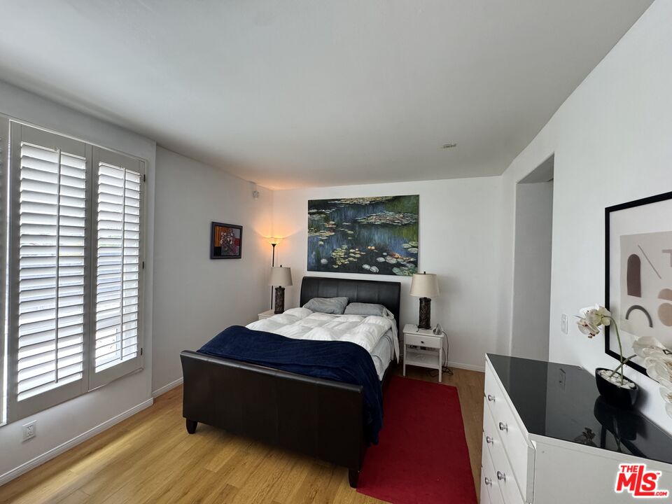 1002 S Burnside Ave Unit: 204