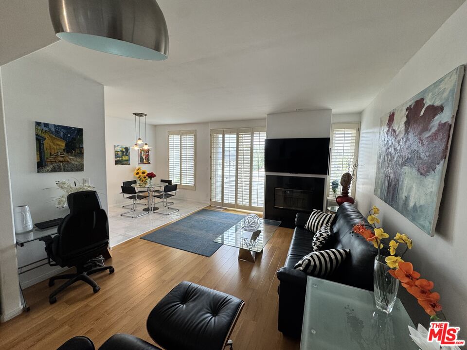 1002 S Burnside Ave Unit: 204