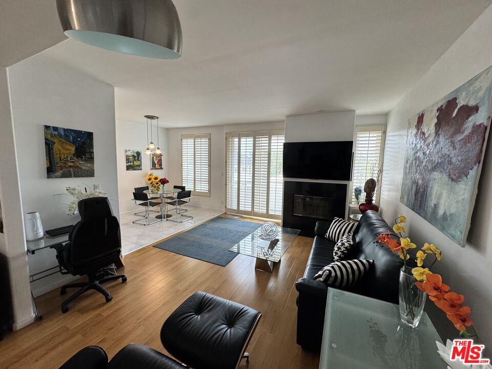 1002 S Burnside Ave Unit: 204