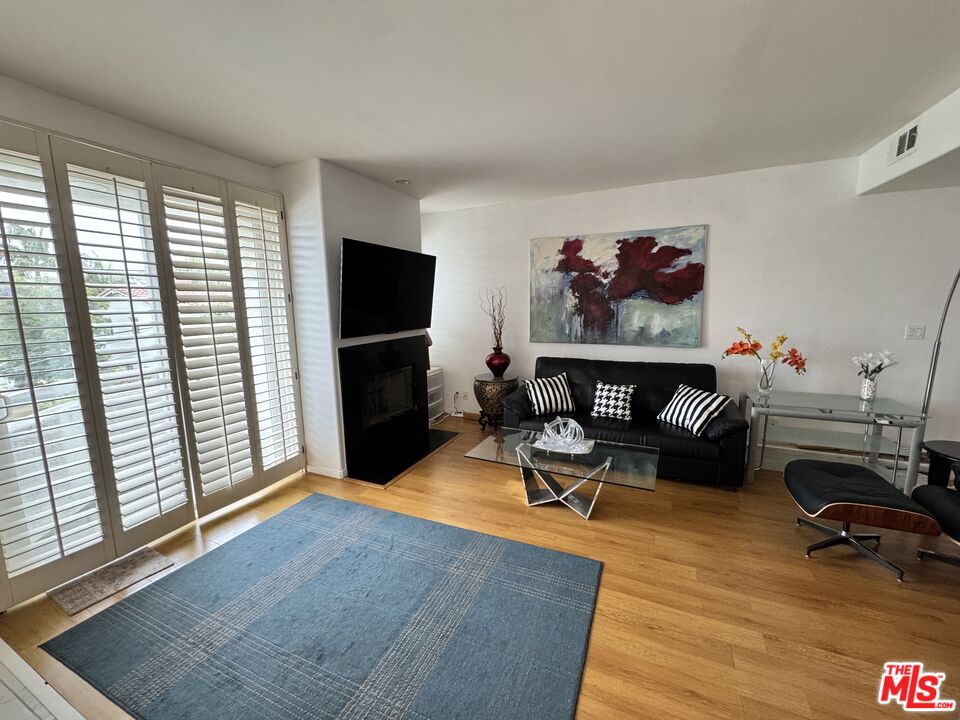 1002 S Burnside Ave Unit: 204