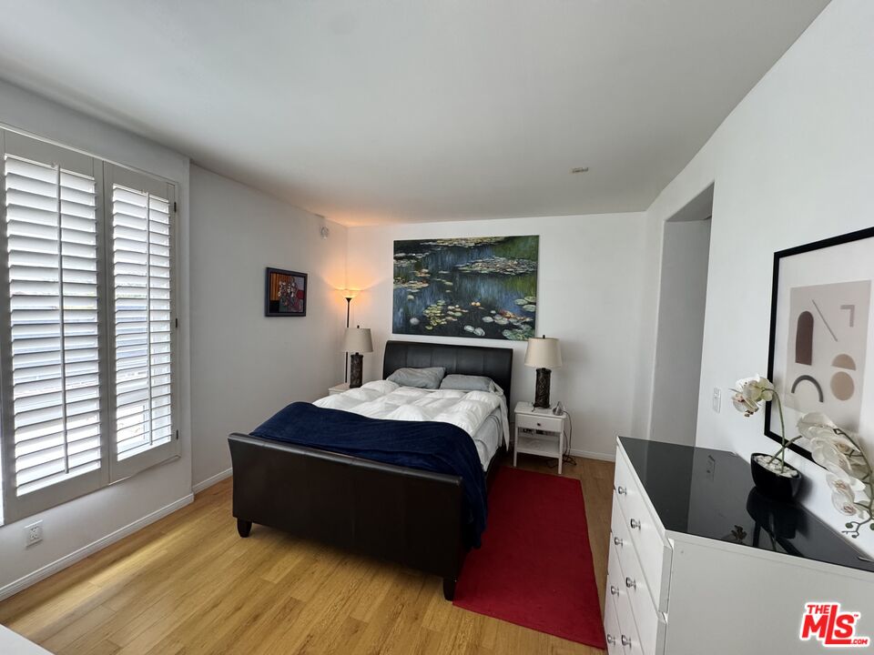 1002 S Burnside Ave Unit: 204