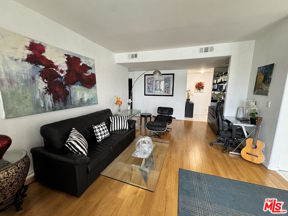 1002 S Burnside Ave Unit: 204