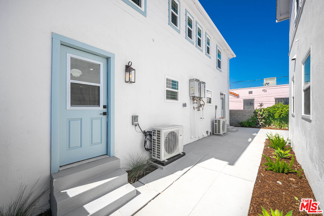 5317 Saturn St