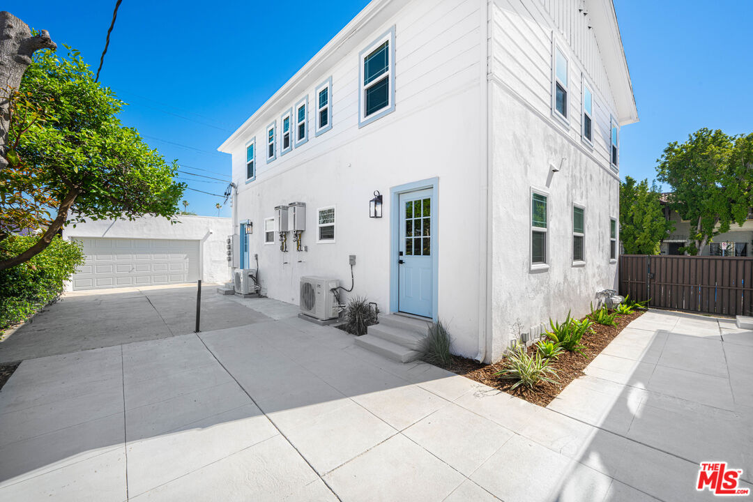 5317 Saturn St