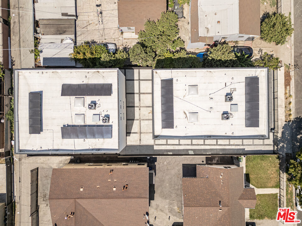 636 W 76th St