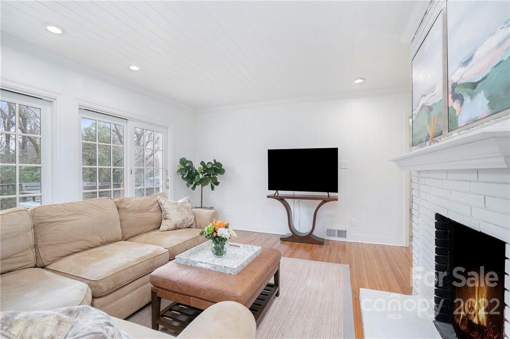 229 N Canterbury Road