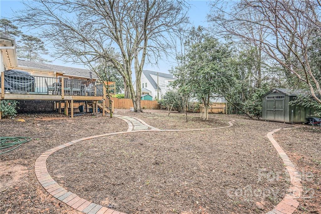 229 N Canterbury Road