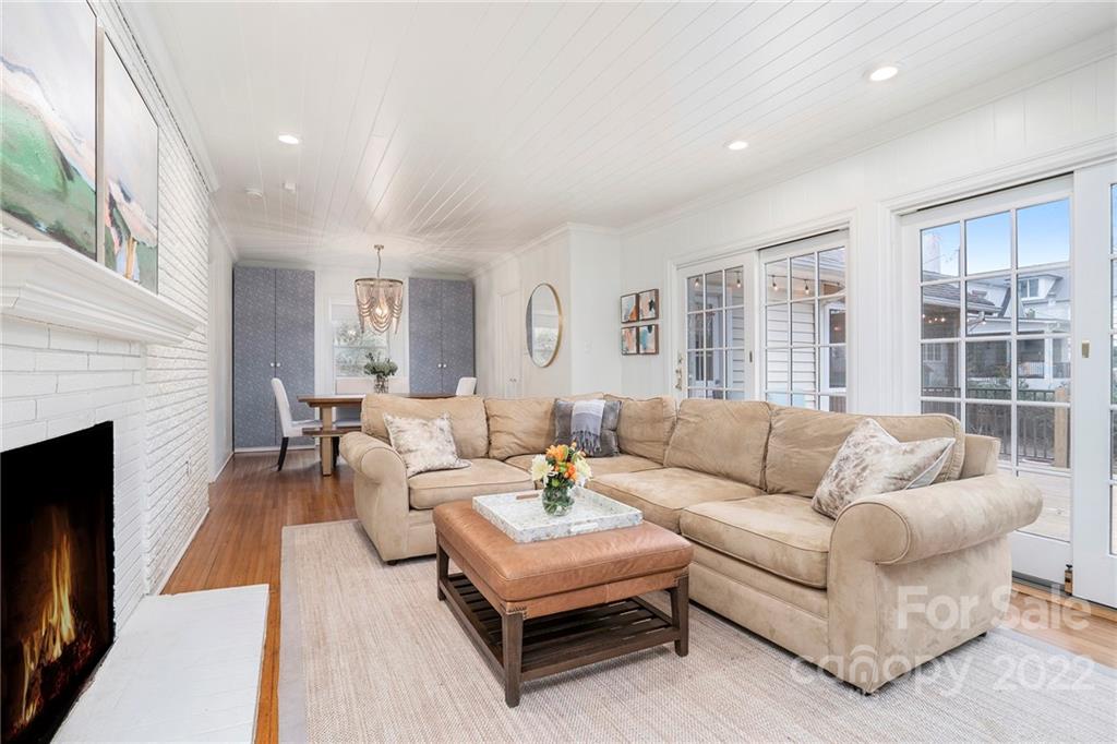 229 N Canterbury Road