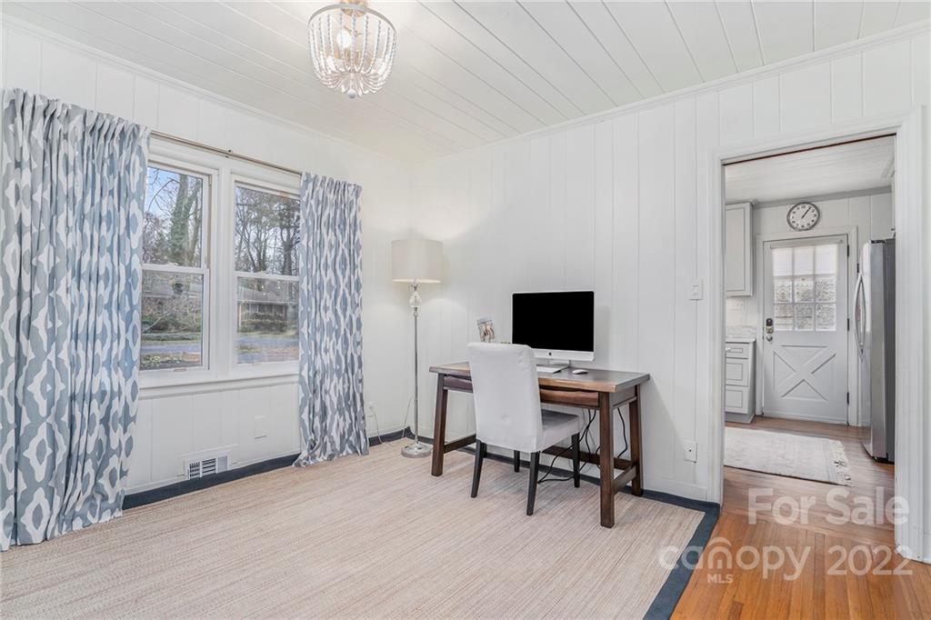229 N Canterbury Road