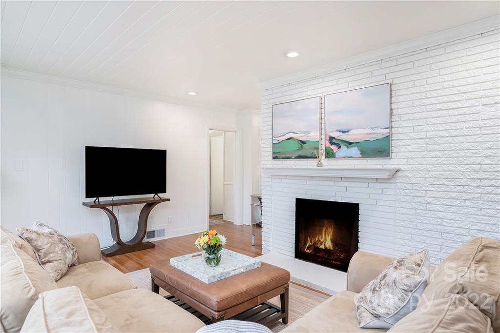 229 N Canterbury Road