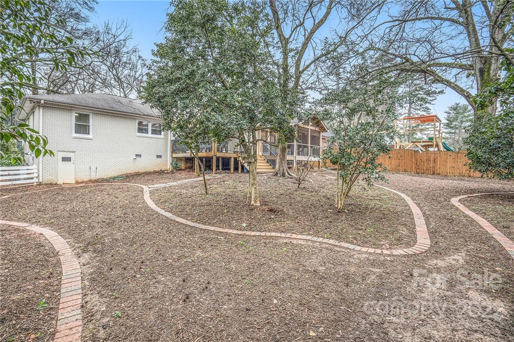 229 N Canterbury Road