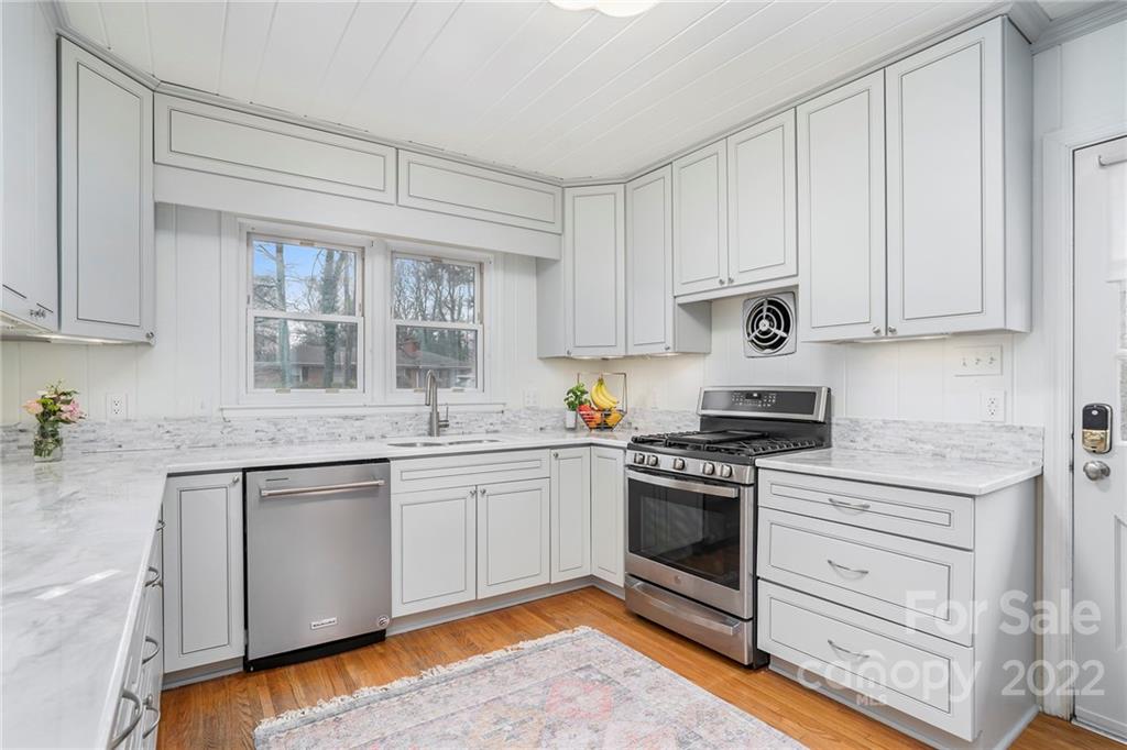 229 N Canterbury Road